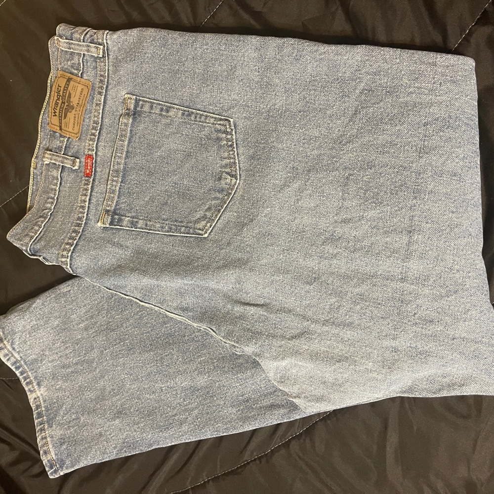 Wrangler Light Blue Relaxed Jeans 46x32